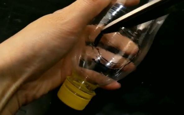 飲料瓶大用途,和洗衣機(jī)排水管碰到一起,解決大問題